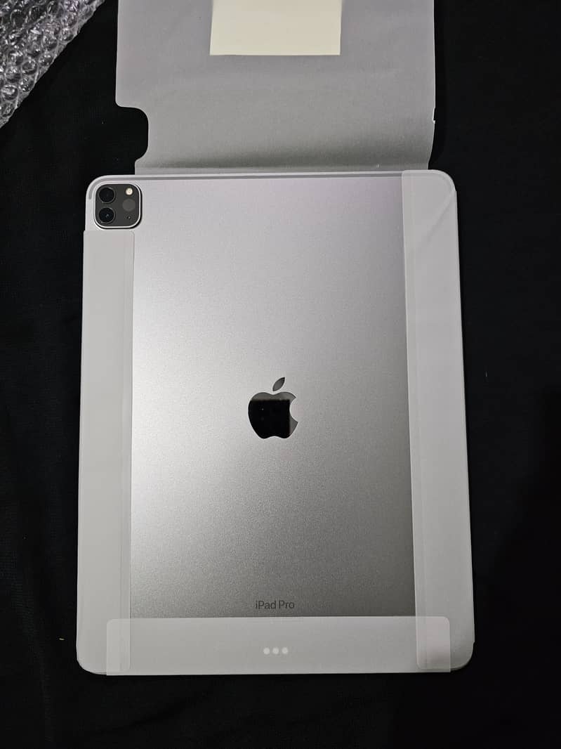 Apple iPad Pro 12.9-inch (6th Generation) M2 512GB - Silver 0