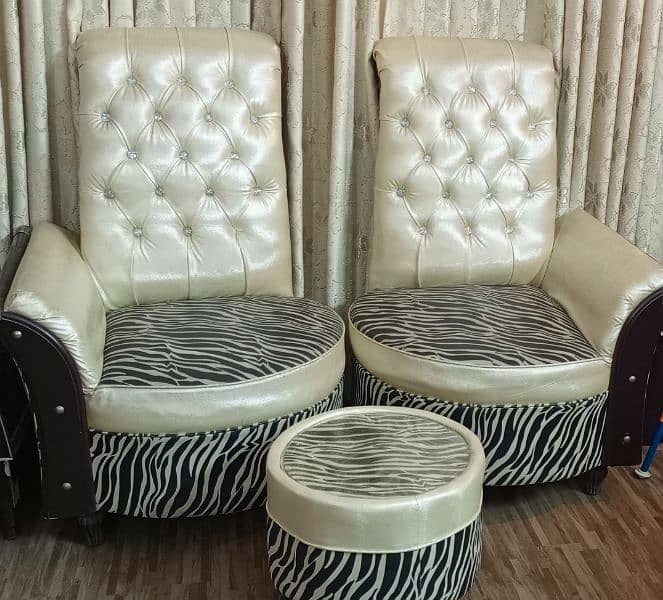2 Chairs + 1 Small Table Sofa Set ( New Condition) 0