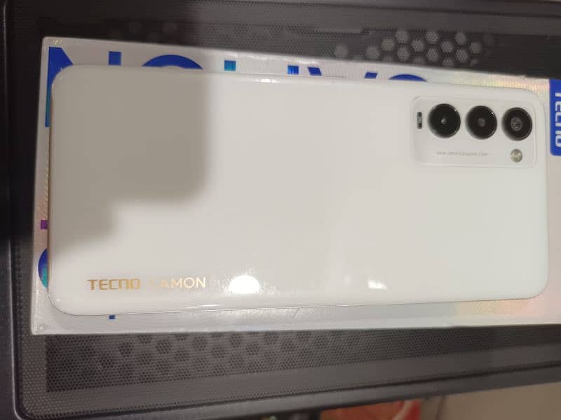 Tecno Cammon 18t full box with Back Covers 1