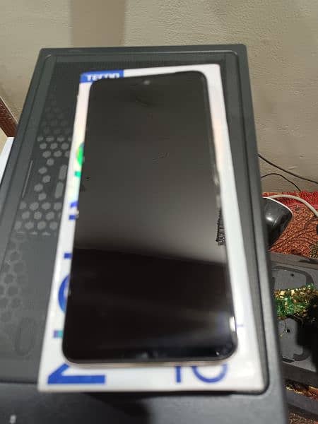 Tecno Cammon 18t full box with Back Covers 2