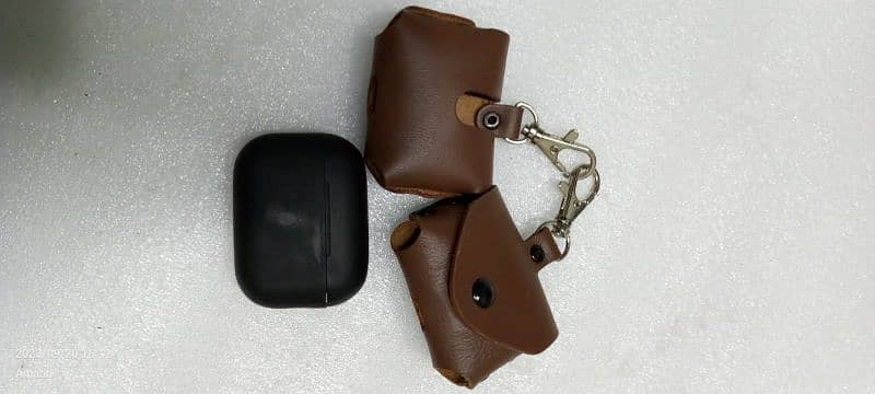 leather airpods case 1