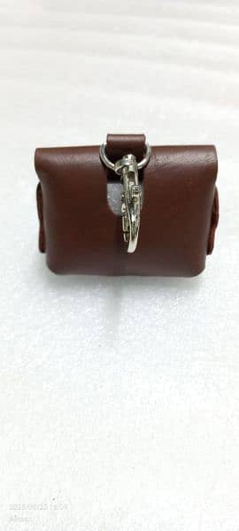 leather airpods case 2