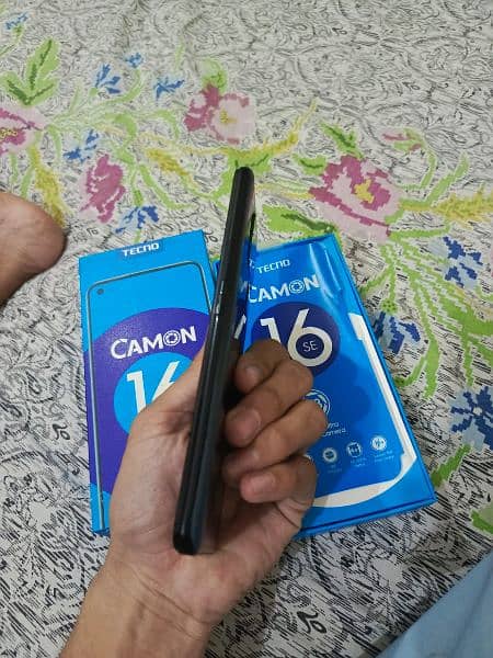 Tecno camon 16 (6/128) Ram with box and charger lush condition 3