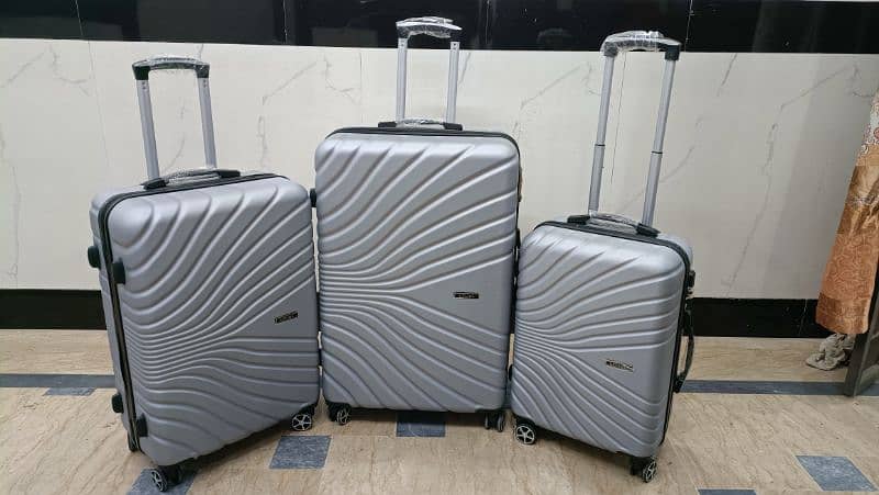 Luggage bags/ travel bags/ trolley bags/ travel suitcases/ attachi 17