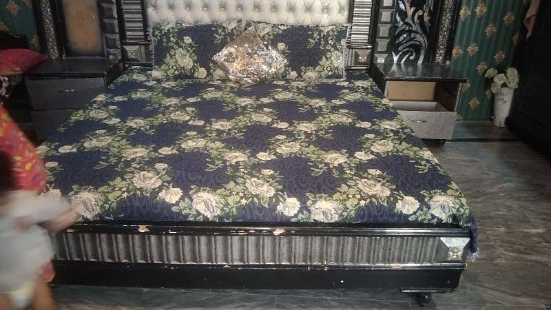 bed n dressing table chair included 2