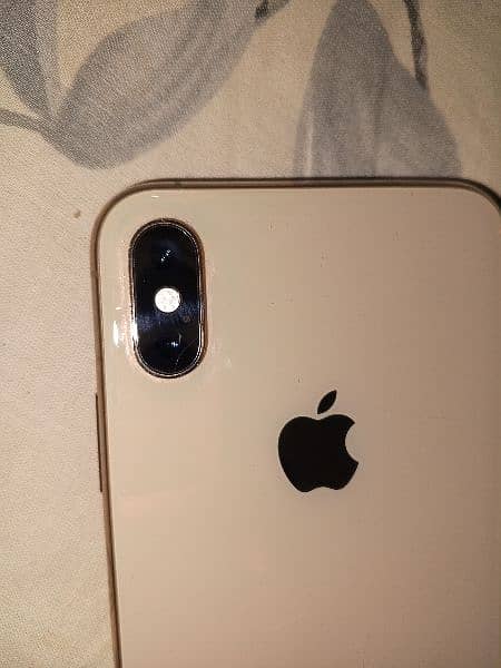 iPhone XS 64GB golden colour 8