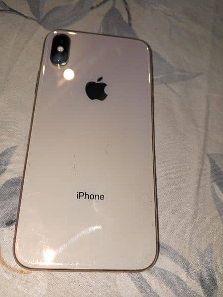 iPhone XS 64GB golden colour 9