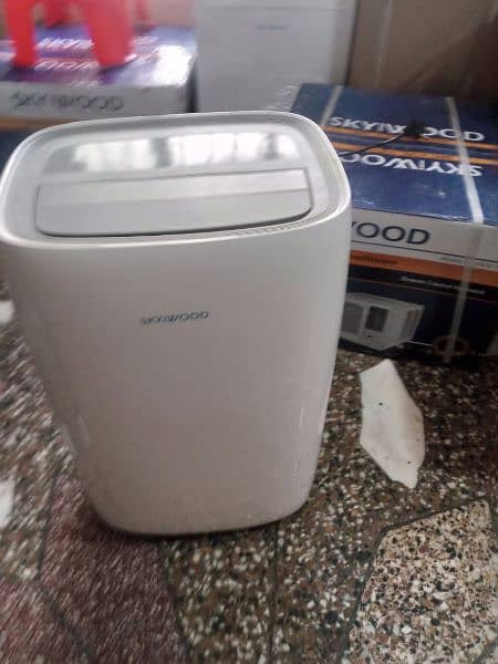 SKYIWOOD PORTABLE AC HEAT AND COOL ENERGY SAVER INVERTER 1 TONE 0