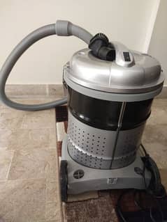 VACCUM CLEANER ONLY 5 DAYS USED