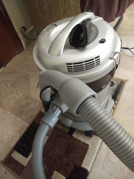 VACCUM CLEANER ONLY 5 DAYS USED 2
