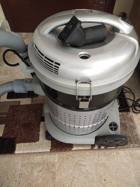 VACCUM CLEANER ONLY 5 DAYS USED 3