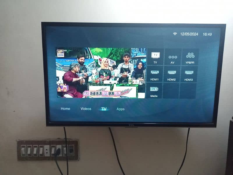 TCL 32 inch smart TV full hd 1080p 4