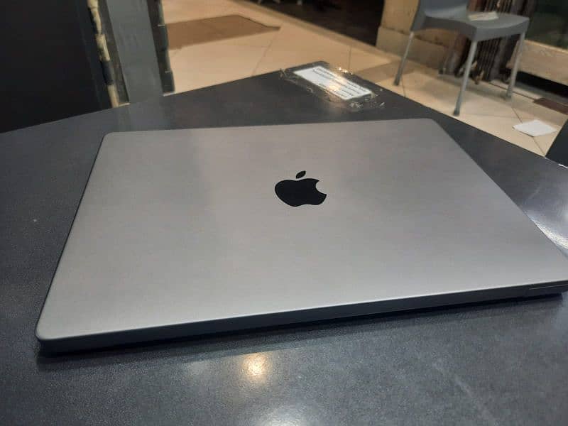 Apple MacBook Pro 14 2021 m1 pro 16gb ram 512 GB 5
