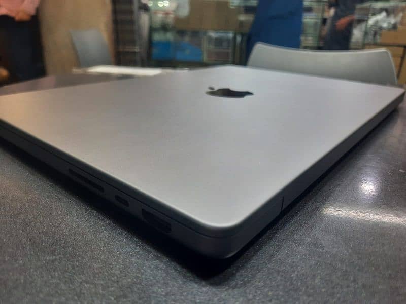 Apple MacBook Pro 14 2021 m1 pro 16gb ram 512 GB 6