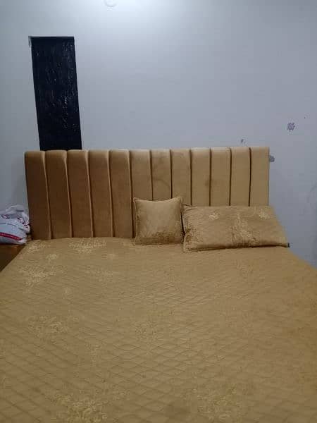 King Size Bed with Golden Valvet poshish 3
