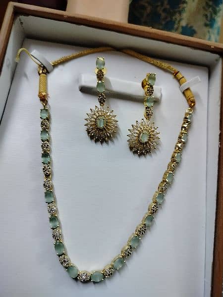 earrings and necklace new condition 3