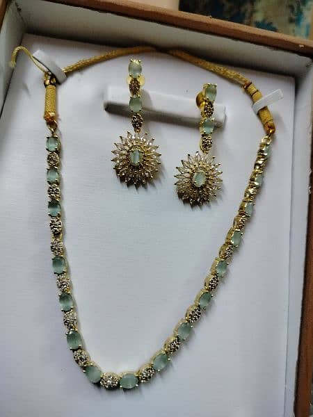 earrings and necklace new condition 4