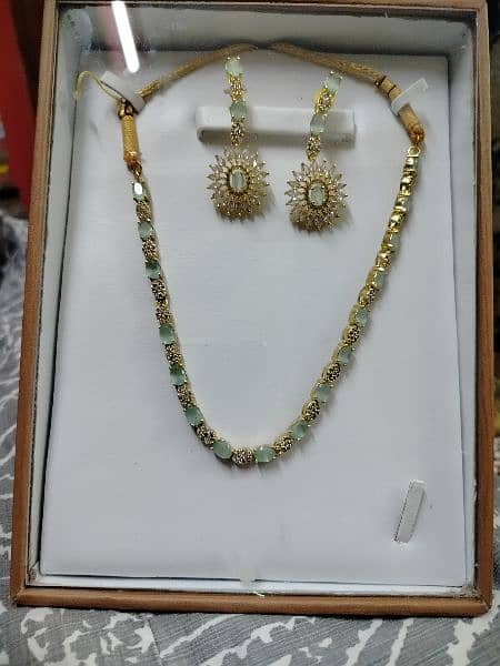 earrings and necklace new condition 5