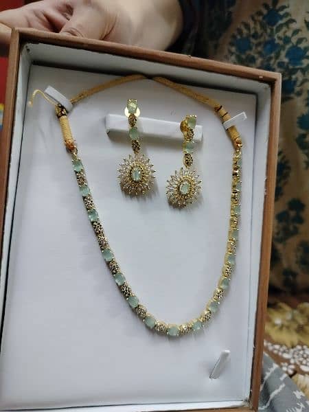 earrings and necklace new condition 6