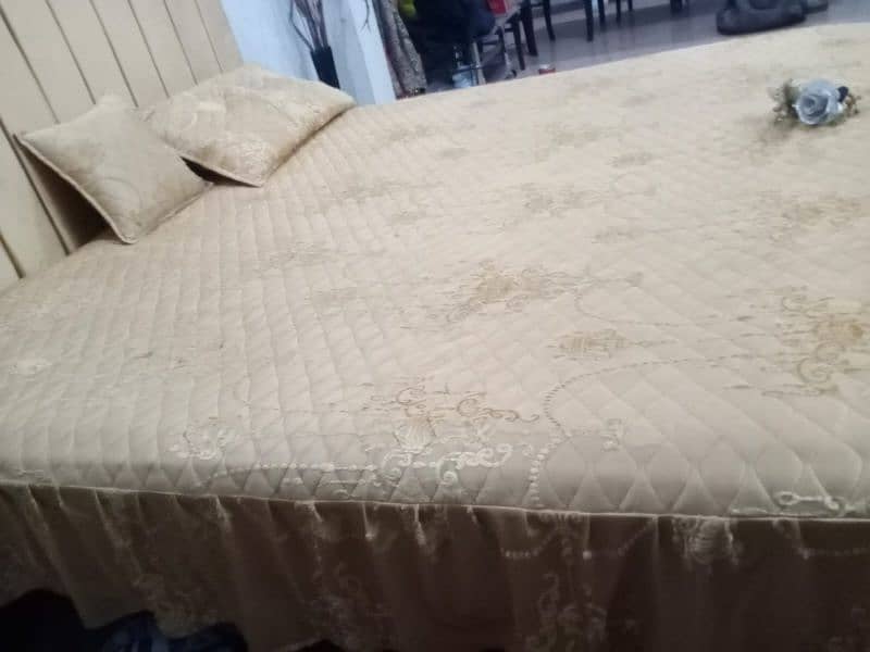 Golden Valvet Poshish King Size Bed for Sale 0