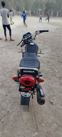 Honda 125 black colour