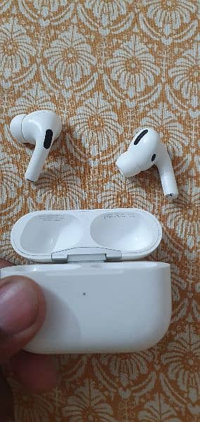 Airpods pro 1st generation 3