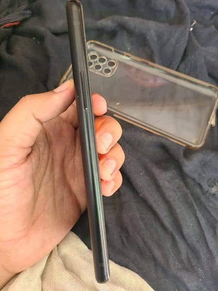 I want to sell OnePlus 9r 8+8 128 4