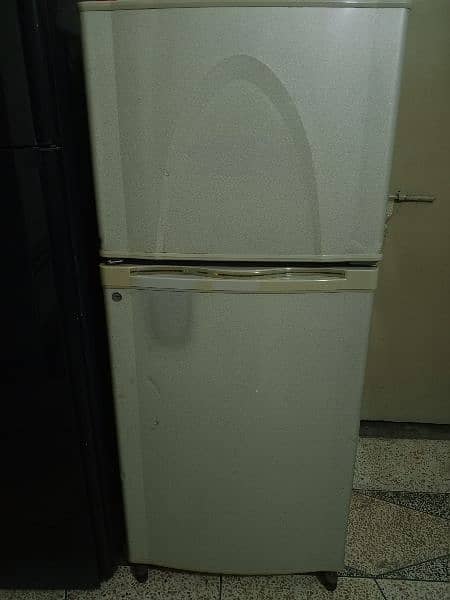 Dawlance medium size fridge 5