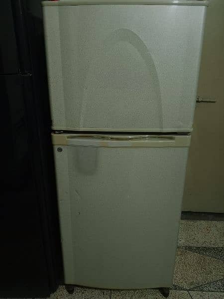 Dawlance medium size fridge 6
