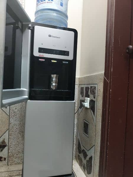 Water Dispenser with refrigerator. 1