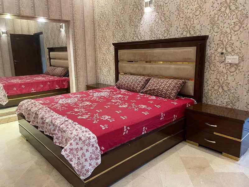 DHA Phase 5 10 Marla 4 Bed Rooms Furnished Vill For Rent Near park 0