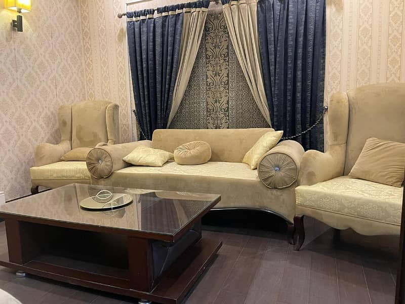 DHA Phase 5 10 Marla 4 Bed Rooms Furnished Vill For Rent Near park 7