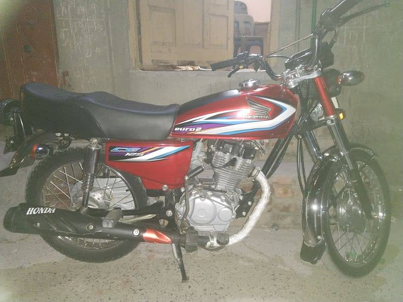 Honda 125 new condition all docoments clear. . call number 03205672724 0