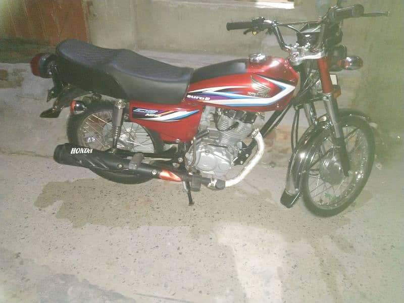 Honda 125 new condition all docoments clear. . call number 03205672724 1