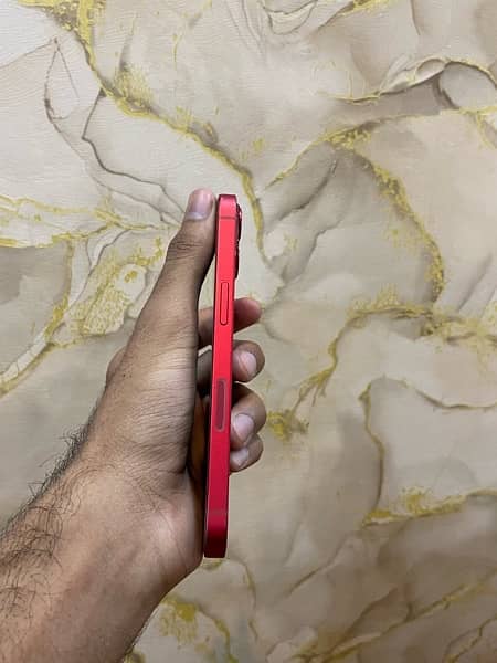 iPhone 13 (red) 1