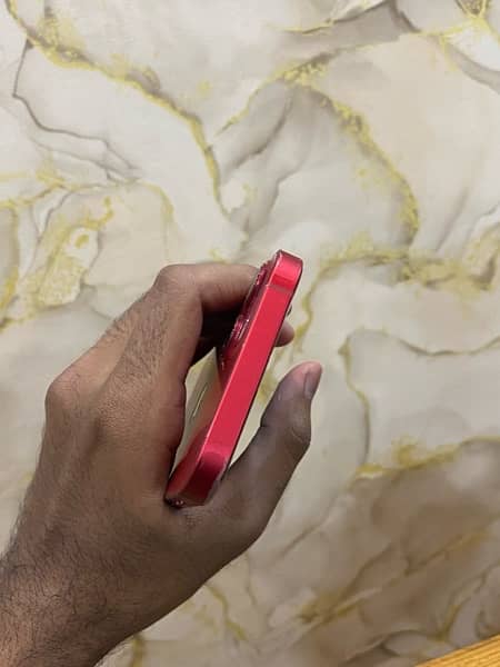iPhone 13 (red) 5