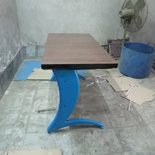 office table good new condition 4