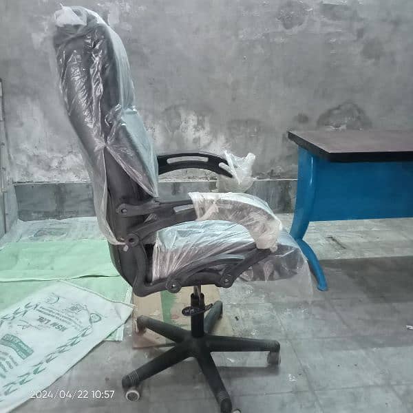 office chair urgent for sale very new condition 2