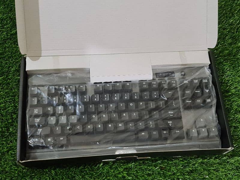 CORSAIR Vengeance K65 Compact Mechanical Gaming Keyboard  Cherry MXRed 2