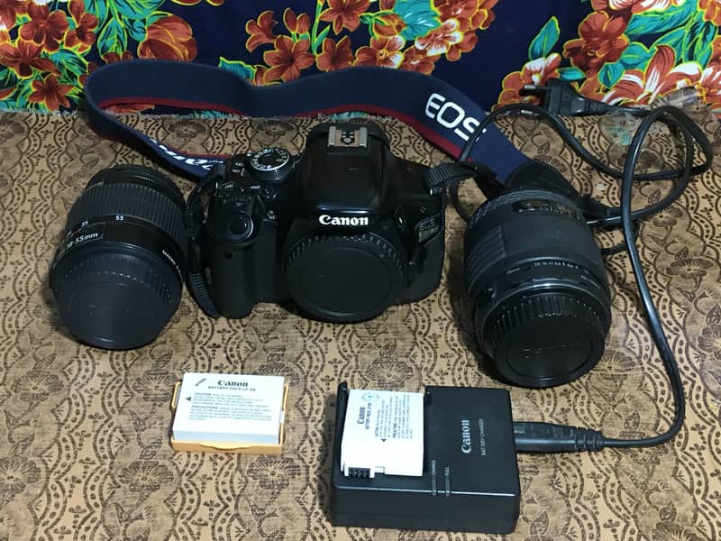 Canon 600d with two lens 0