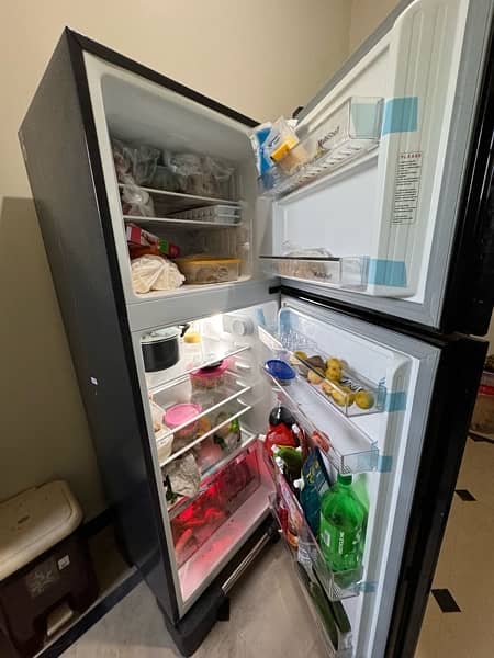 Dawlance medium size inverter fridge with one year warranty 7