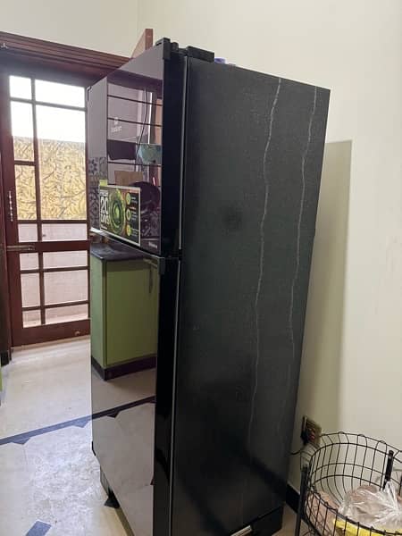 Dawlance medium size inverter fridge with one year warranty 8
