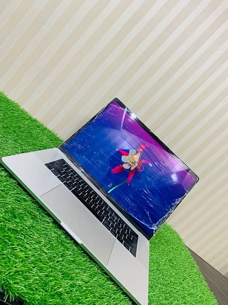 Macbook 2017 pro 15.4 Inch Touch br 2