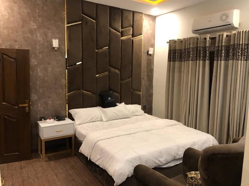 gold suit rooms,Deluxe king rooms,Deluxe rooms available. 0