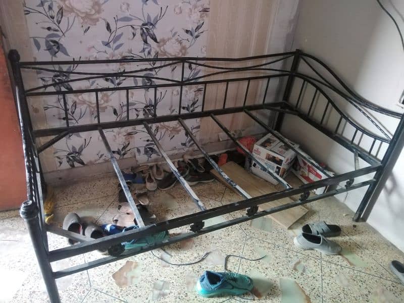 iron rod bed ok condition 4