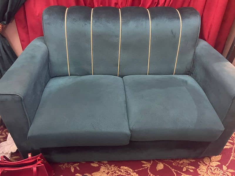 Assalamualaikum selling this almost brand new sofa slightly used 2