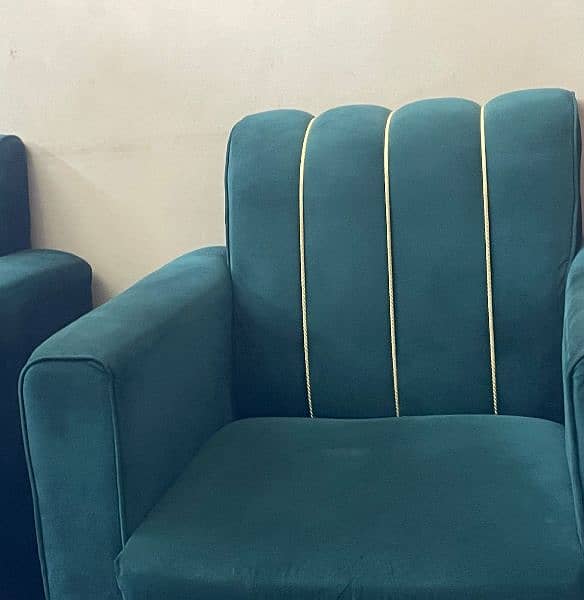Assalamualaikum selling this almost brand new sofa slightly used 4