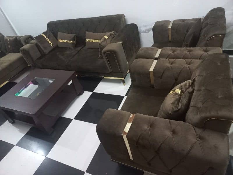 Excellent condition 7 Seater Sofa Set with Center Table 3