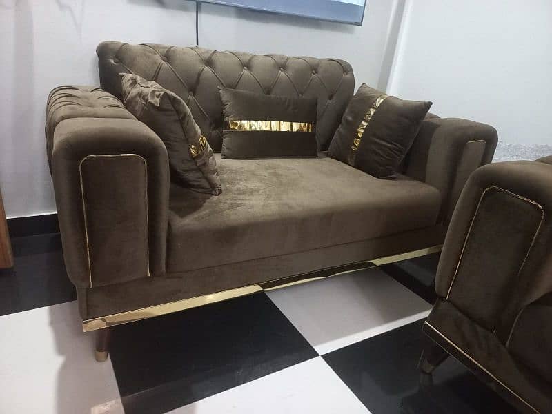 Excellent condition 7 Seater Sofa Set with Center Table 5