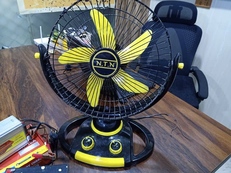 12 volt fan with battery,charger and light 4